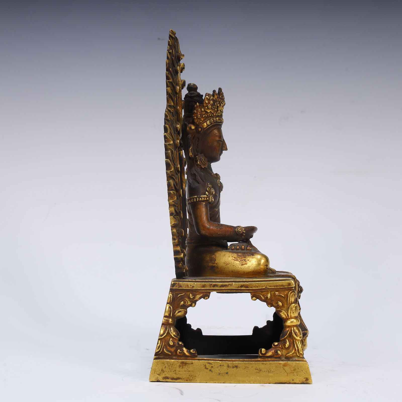 A beautiful bronze gilt Buddha - 4