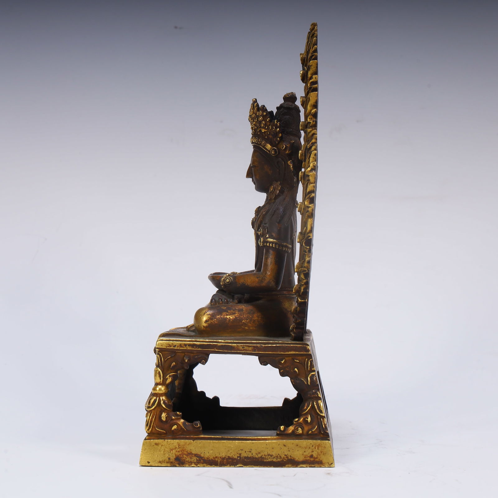 A beautiful bronze gilt Buddha - 6