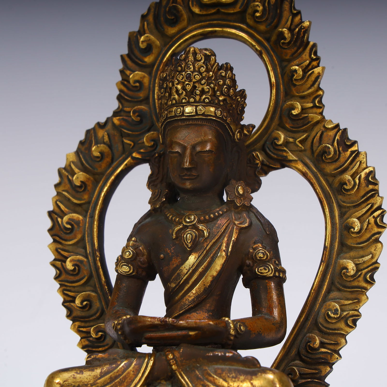 A beautiful bronze gilt Buddha - 7