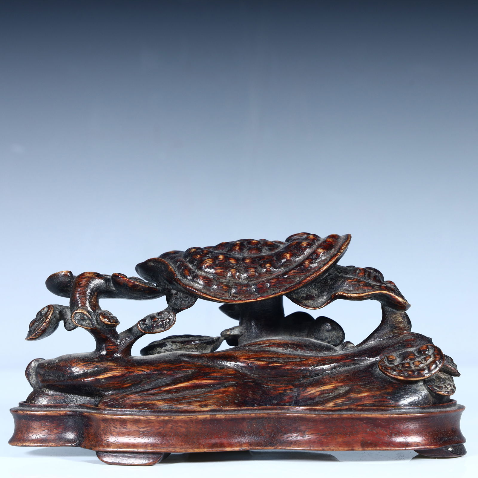A fine agarwood Ganoderma lucidum ornament of the Qing Dynasty (1 of 9)