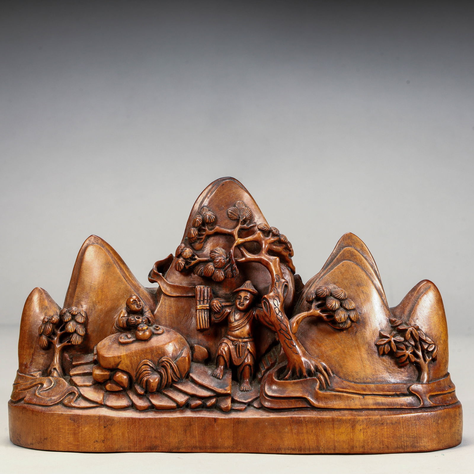A fine boxwood ornament from the Qing Dynasty (1 of 9)
