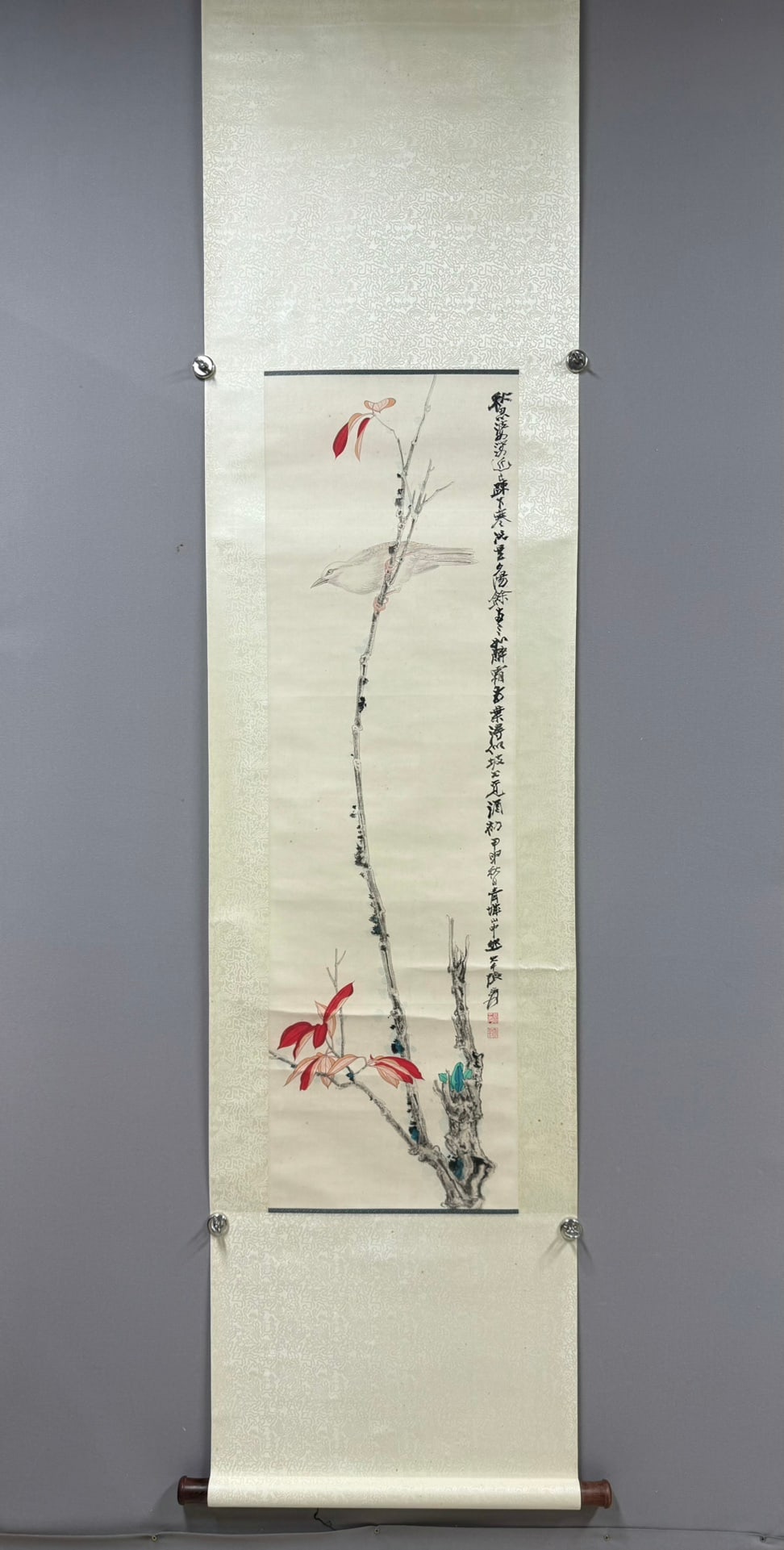 A picture of Zhang Daqian's red leaves and white birds: Zhang Daqian's red leaves and white birds Size:120x36cm (The Dimensions Of All Batches Are Manually Measured.If You Need More Detailed Information, Please Contact Our Customer