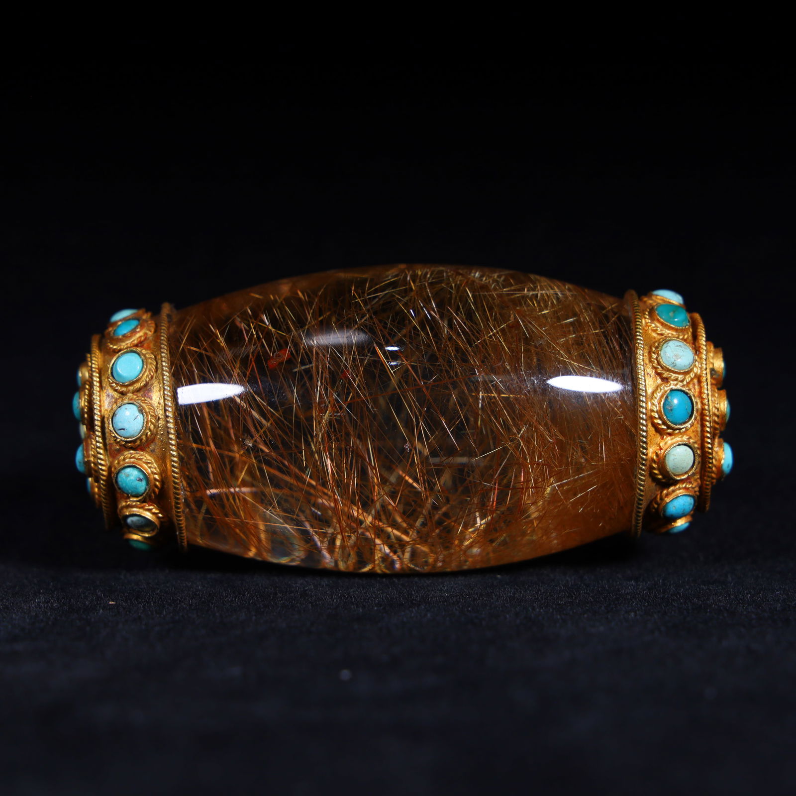 A silver-gilt ornament of the Qing Dynasty: The crystal mouth of the Qing Dynasty is a silver-gilt ornament along the edge SIZE: L: 7.5cm W:3.66cm W:163.6g (The Dimensions Of All Batches Are Manually Measured.If You Need More Detailed Informati