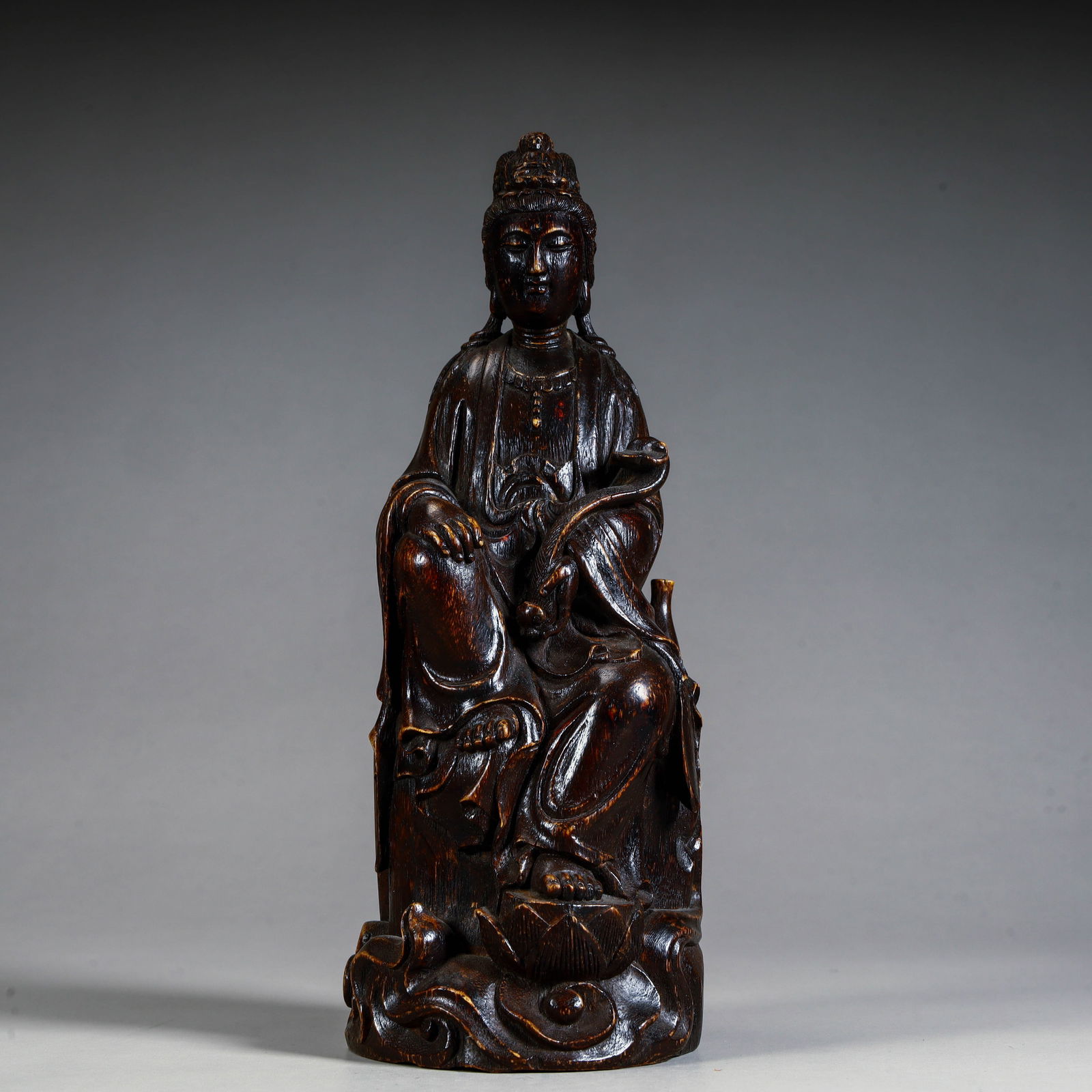 A Qing Dynasty agarwood carved double beast pen holder: Qing Dynasty agarwood carved double beast pen holder Size: H:20.5cm L: 7.5cm W:7.5cm W:174.5g (The Dimensions Of All Batches Are Manually Measured.If You Need More Detailed Information, Please Contact