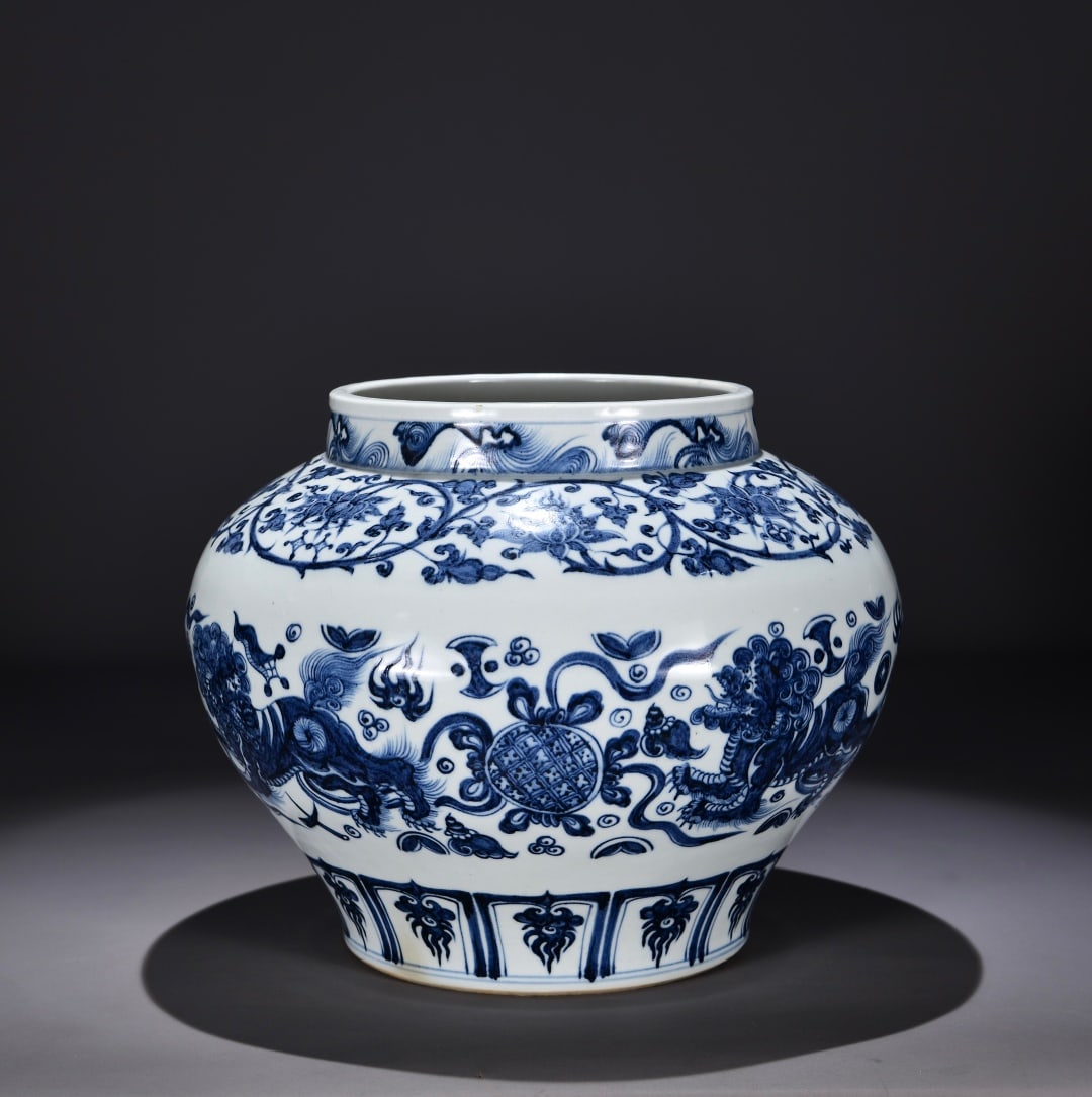 A blue and white beast pattern jar of the Yuan Dynasty: The blue and white beast pattern jar of the Yuan Dynasty Size:H:35cm W:27cm (The Dimensions Of All Batches Are Manually Measured.If You Need More Detailed Information, Please