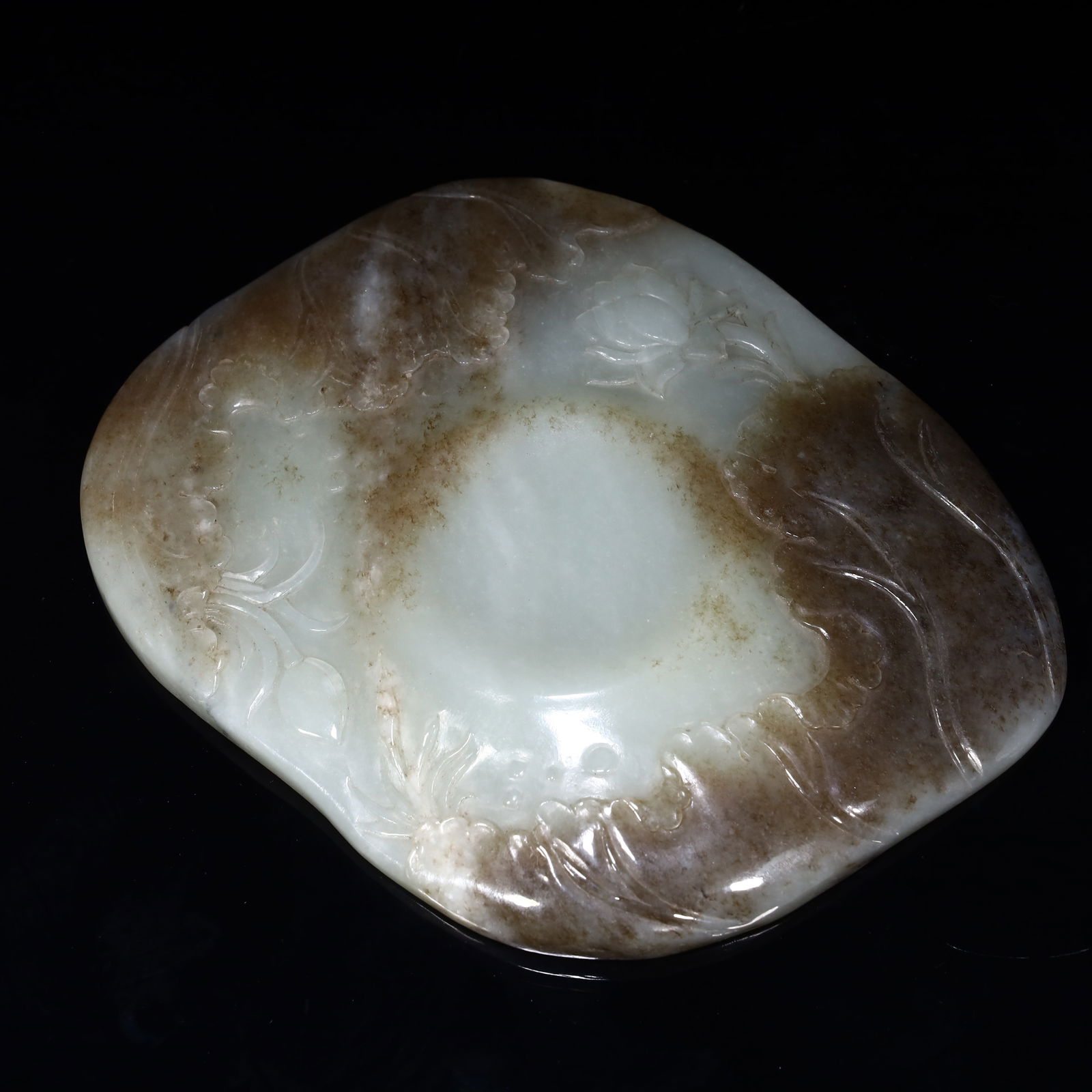 A beautiful jade inkstone (1 of 8)