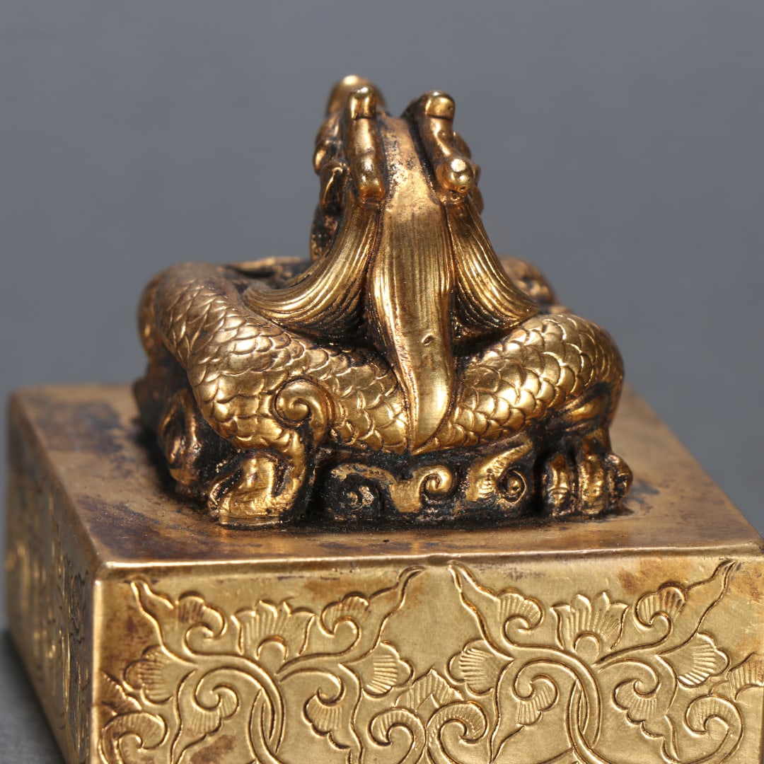 A fine copper gilt dragon button seal - 5