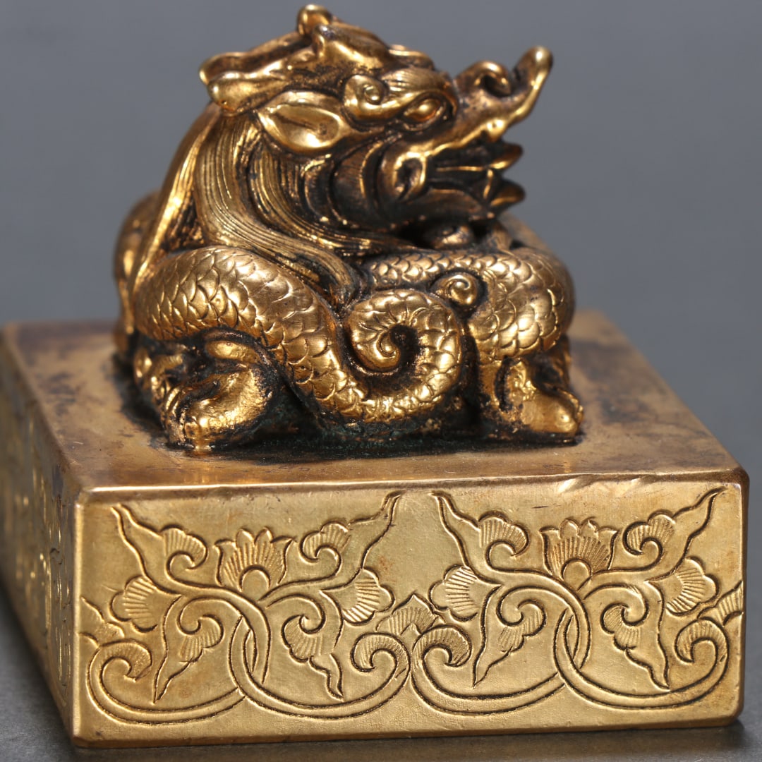 A fine copper gilt dragon button seal - 7