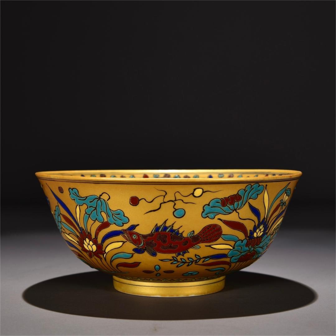 A golden color fish algae pattern bowl made in the Chenghua year of the Ming Dynasty: The Ming Dynasty Chenghua year made a golden ground colorful fish algae pattern bowl Size:H:9cm W:20cm (The Dimensions Of All Batches Are Manually Measured.If You Need More