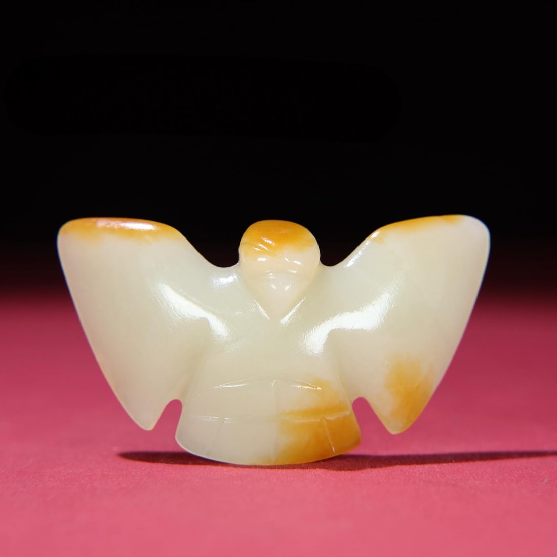 A beautiful Hongshan jade eagle ornament: Exquisite Hongshan Jade Eagle Ornament Size:77x43x15mm W:51g (The Dimensions Of All Batches Are Manually Measured.If You Need More Detailed Information, Please Contact Our Customer