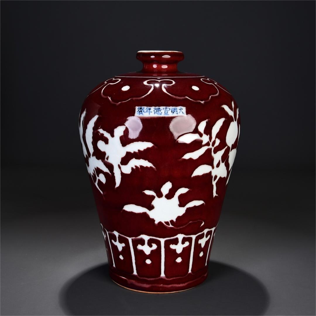 A plum vase with a red red broken branch flower and fruit pattern made in the Xuande year of the: The Ming Dynasty's Xuande year made a red white broken branch flower and fruit pattern plum bottle Size:H:28cm W:20cm (The Dimensions Of All Batches Are Manually Measured.If You