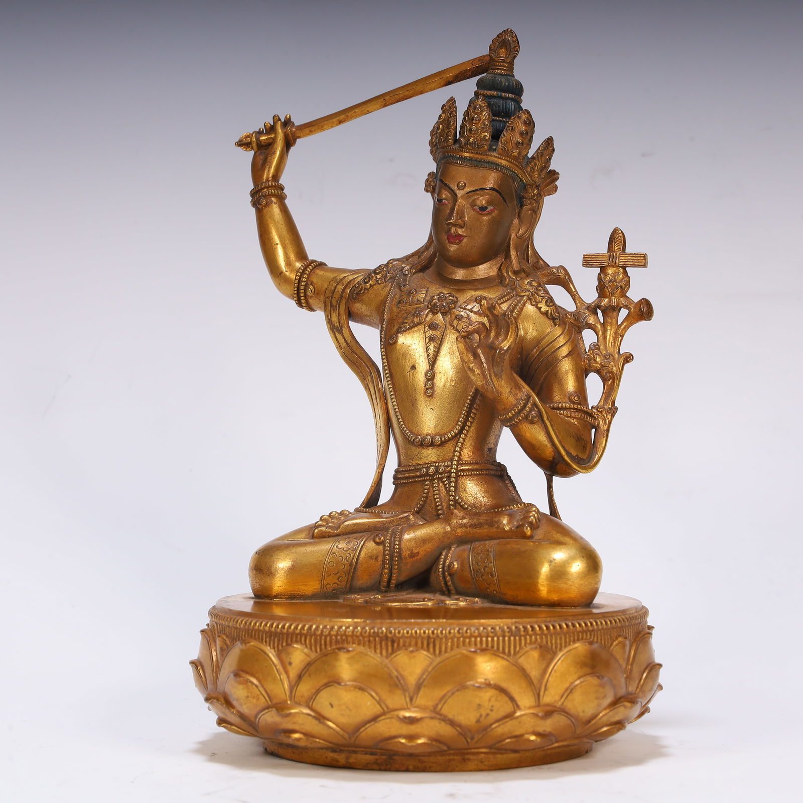 A gilded Mongolian Manjushri from the Qing Dynasty: The gilded Mongolian Manjushri of the Qing Dynasty SIZE:L: :12cm W::12cmH::20cm W::1761g (The Dimensions Of All Batches Are Manually Measured.If You Need More Detailed Information,