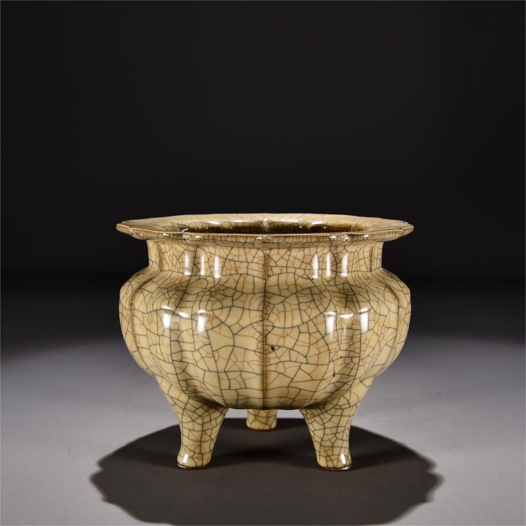 A beige glazed three-legged incense burner of the official kiln of the Song Dynasty: The beige glaze three-legged incense burner of the official kiln of the Song Dynasty Size:H:19cm W:23cm (The Dimensions Of All Batches Are Manually Measured.If You Need More