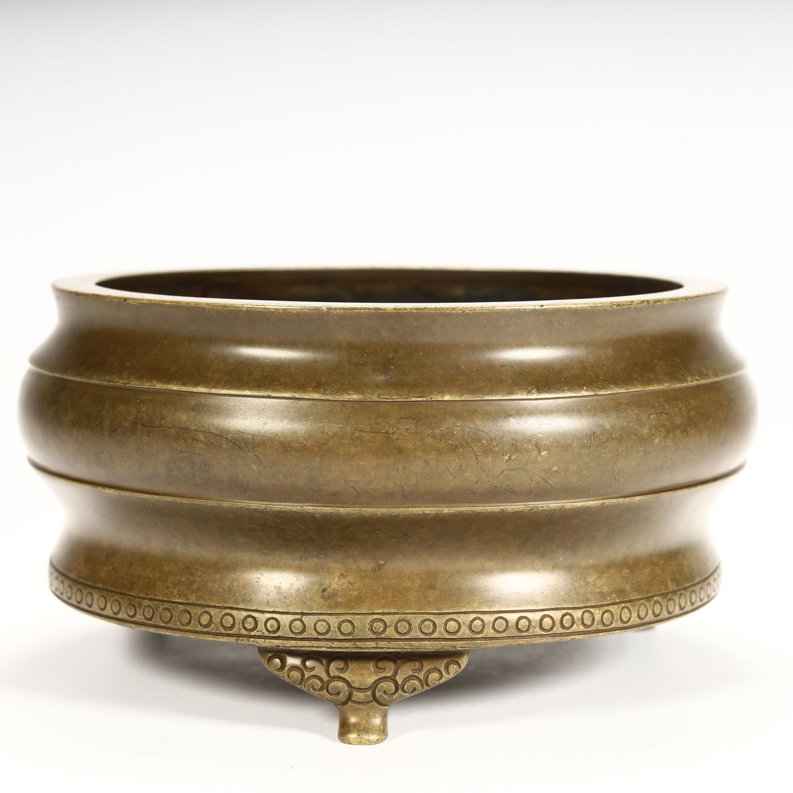 A copper string-patterned three-legged incense burner from the Qing Dynasty - 2