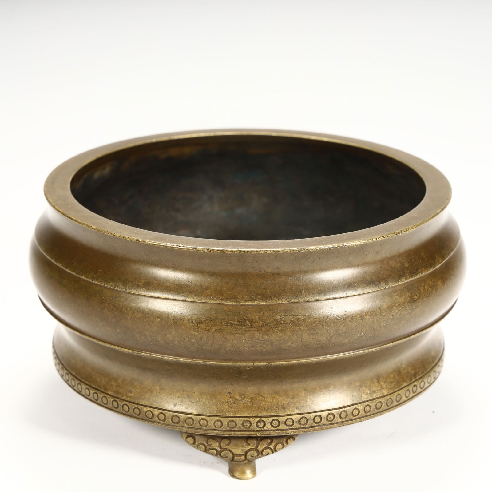 A copper string-patterned three-legged incense burner from the Qing Dynasty - 5