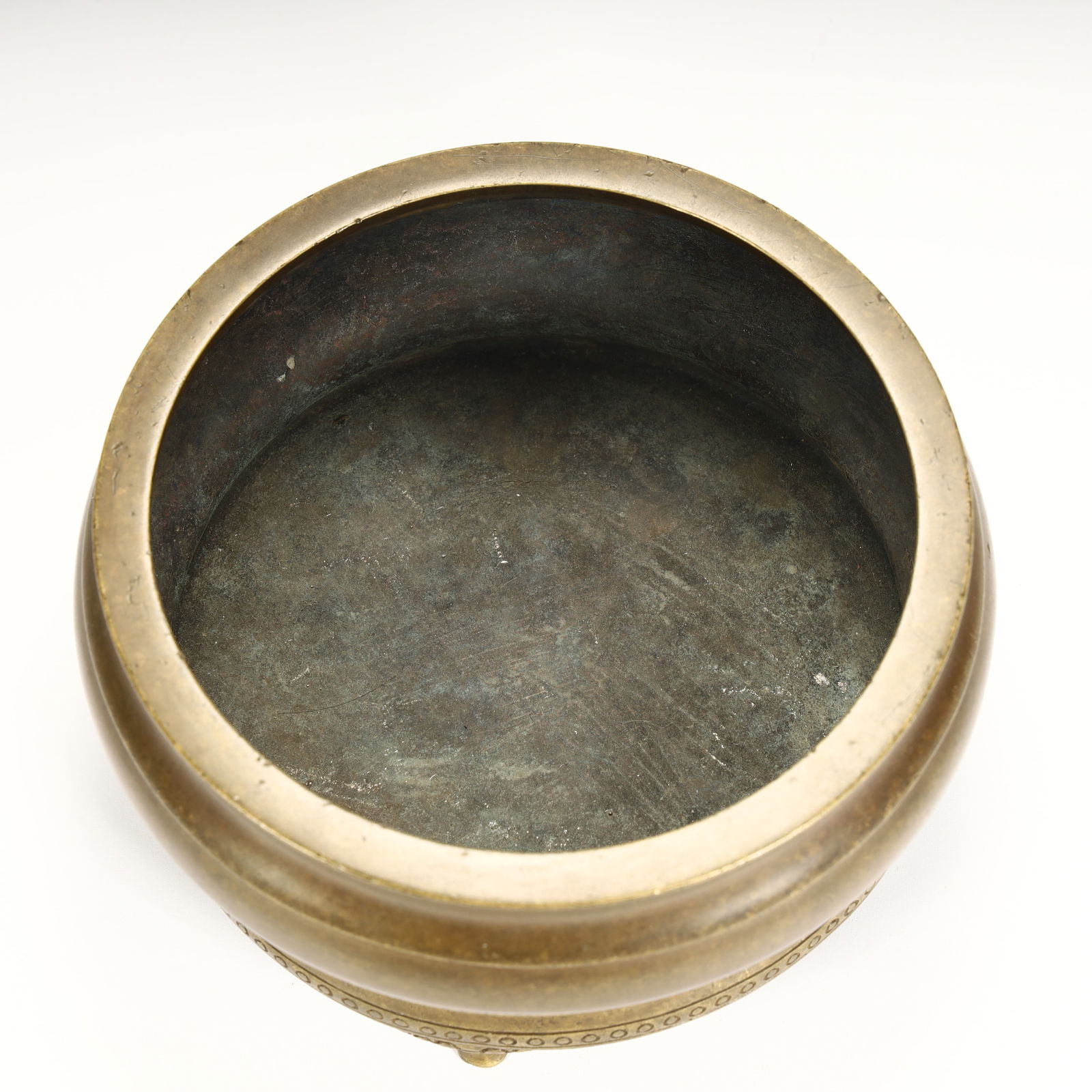 A copper string-patterned three-legged incense burner from the Qing Dynasty - 6