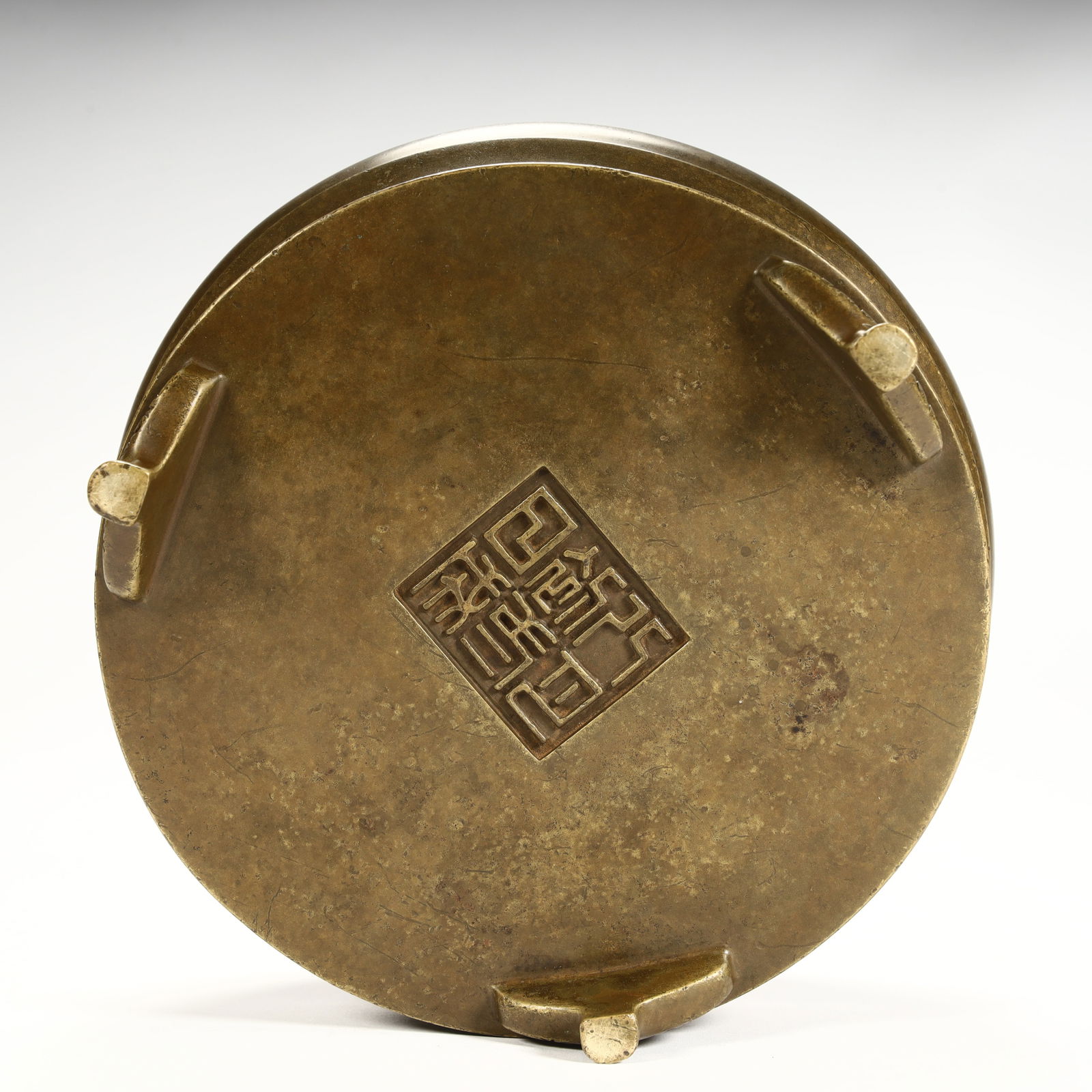 A copper string-patterned three-legged incense burner from the Qing Dynasty - 8