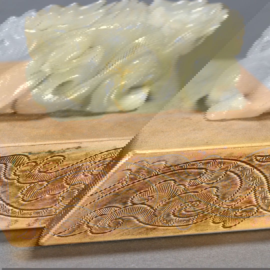 A fine copper-gilt jade dragon button seal - 2