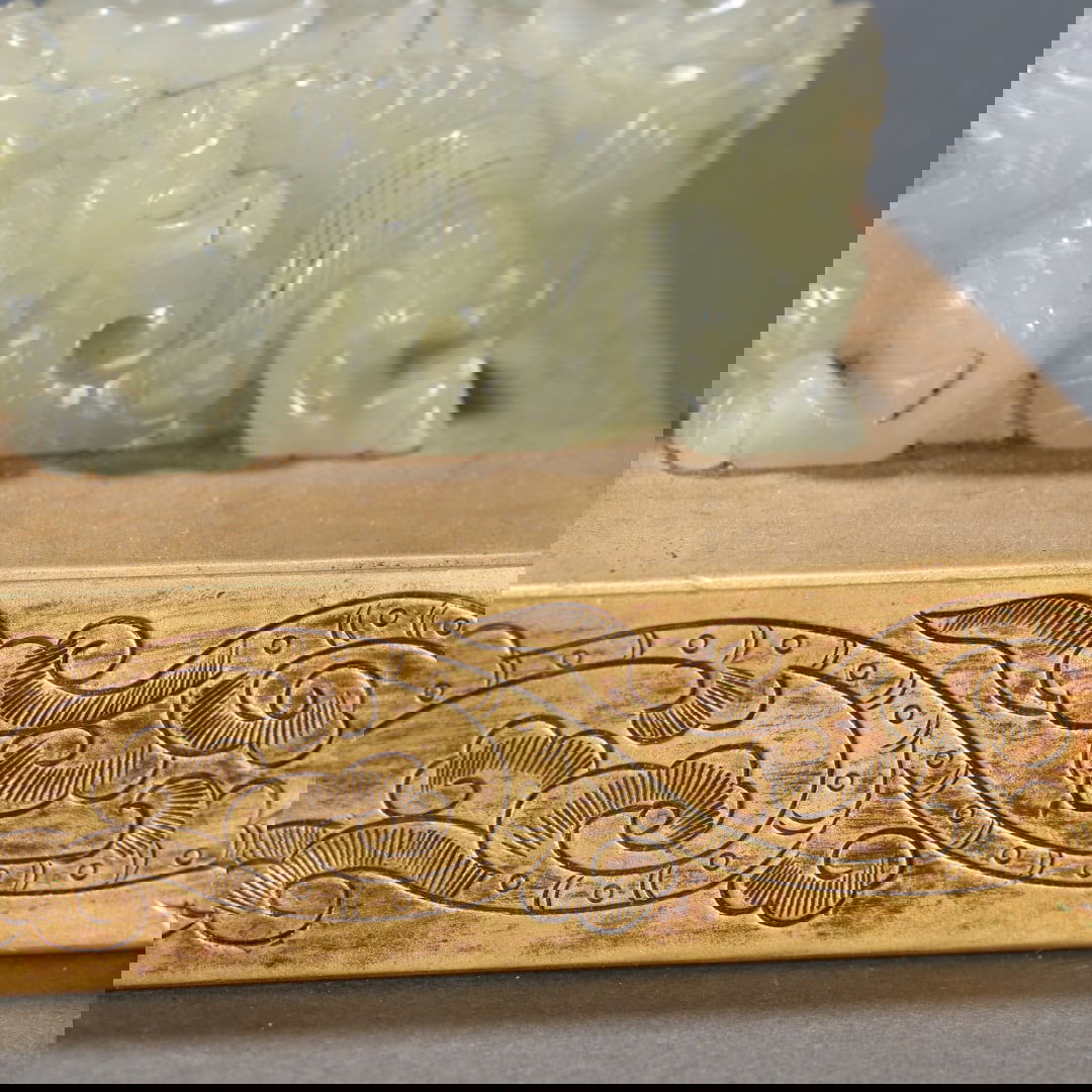 A fine copper-gilt jade dragon button seal - 6