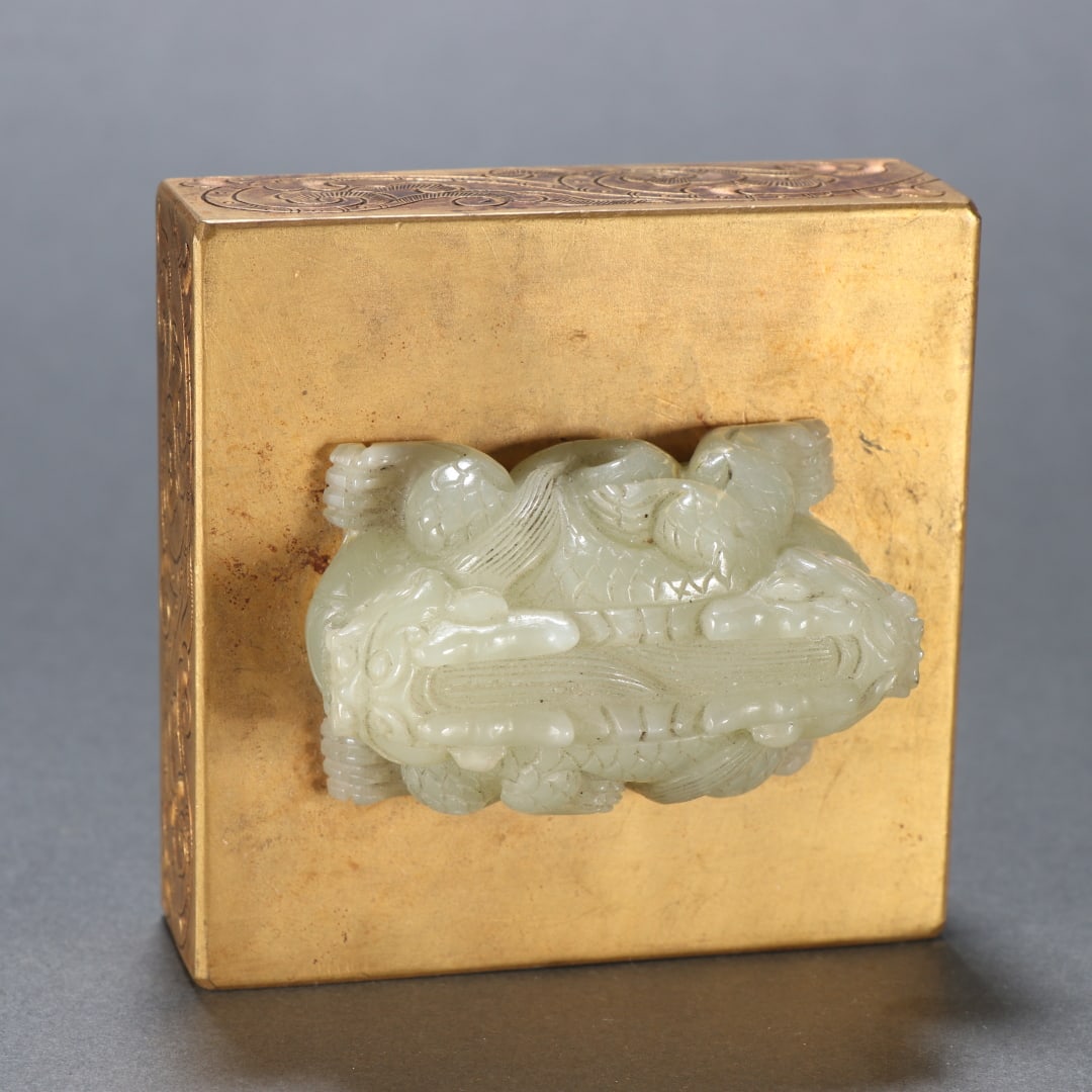 A fine copper-gilt jade dragon button seal - 8