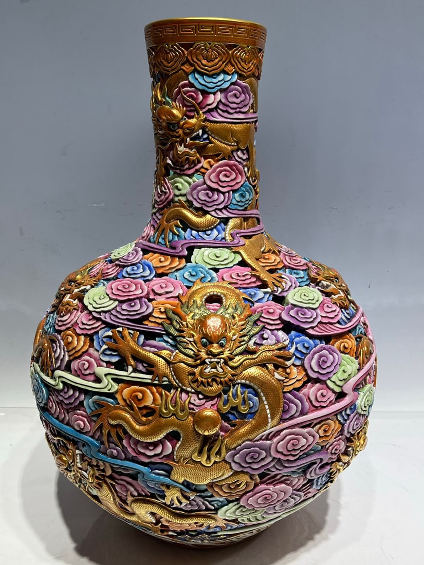 A piece of carved enamel porcelain from the Qing Dynasty: Qing Dynasty carved enamel porcelain Size:H:54.5cm Belly diameter:39.5cm Bottom:18cm (The Dimensions Of All Batches Are Manually Measured.If You Need More Detailed Information,