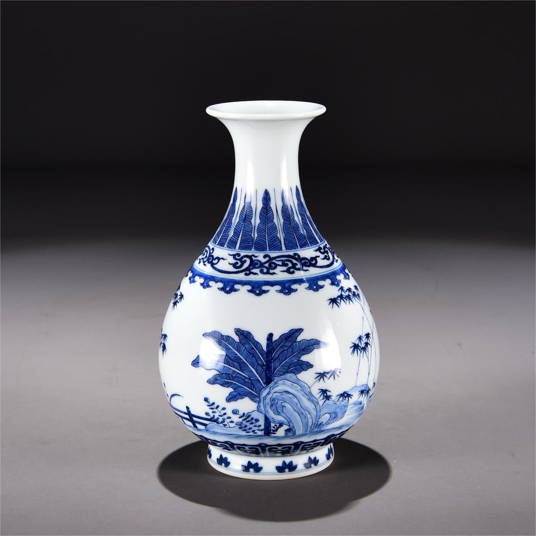 A blue and white bamboo stone banana pattern jade pot spring made in the Qianlong period of the Qing (1 of 9)