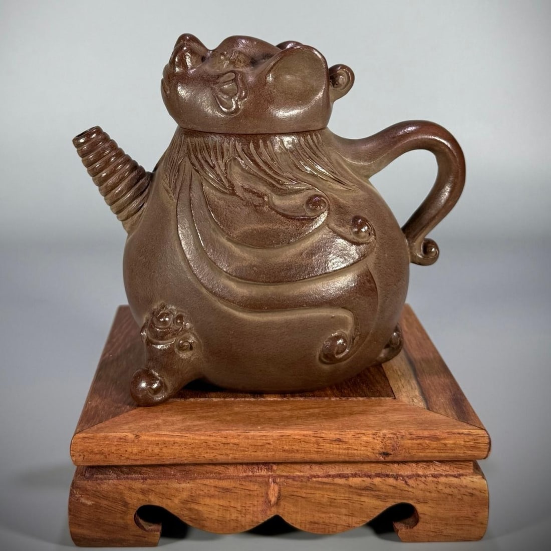 A beautiful Chen Zhengming Rui beast pot (1 of 9)