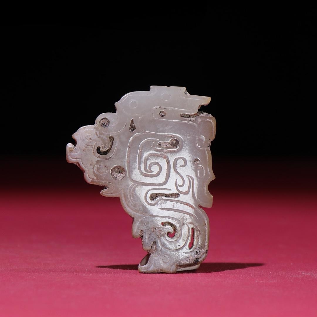 A beautiful white jade dragon pendant: Exquisite white jade dragon pendant Size:59x47x6mm W:26g (The Dimensions Of All Batches Are Manually Measured.If You Need More Detailed Information, Please Contact Our Customer Service Before Bidding.