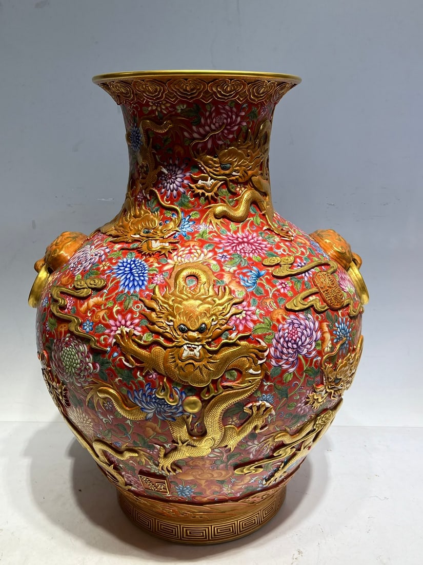 A large vase in fine enamel (1 of 9)