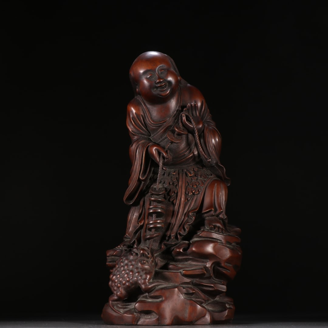 A Qing Dynasty boxwood bangs play golden toad carving: Qing Dynasty boxwood bangs play golden toad carving Size:H:26.5cm W:11.5cm W:1194.3g (The Dimensions Of All Batches Are Manually Measured.If You Need More Detailed Information,