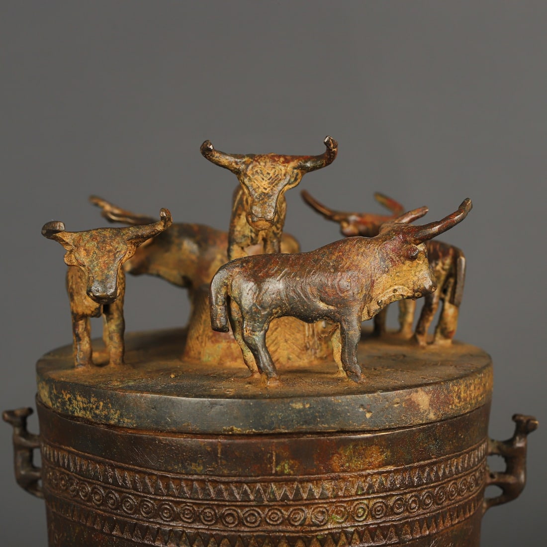 A fine Western Zhou bronze five cattle barn - 2