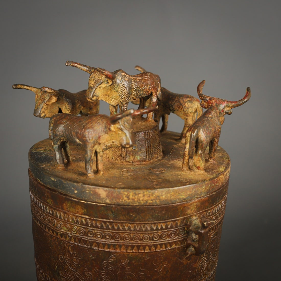 A fine Western Zhou bronze five cattle barn - 7