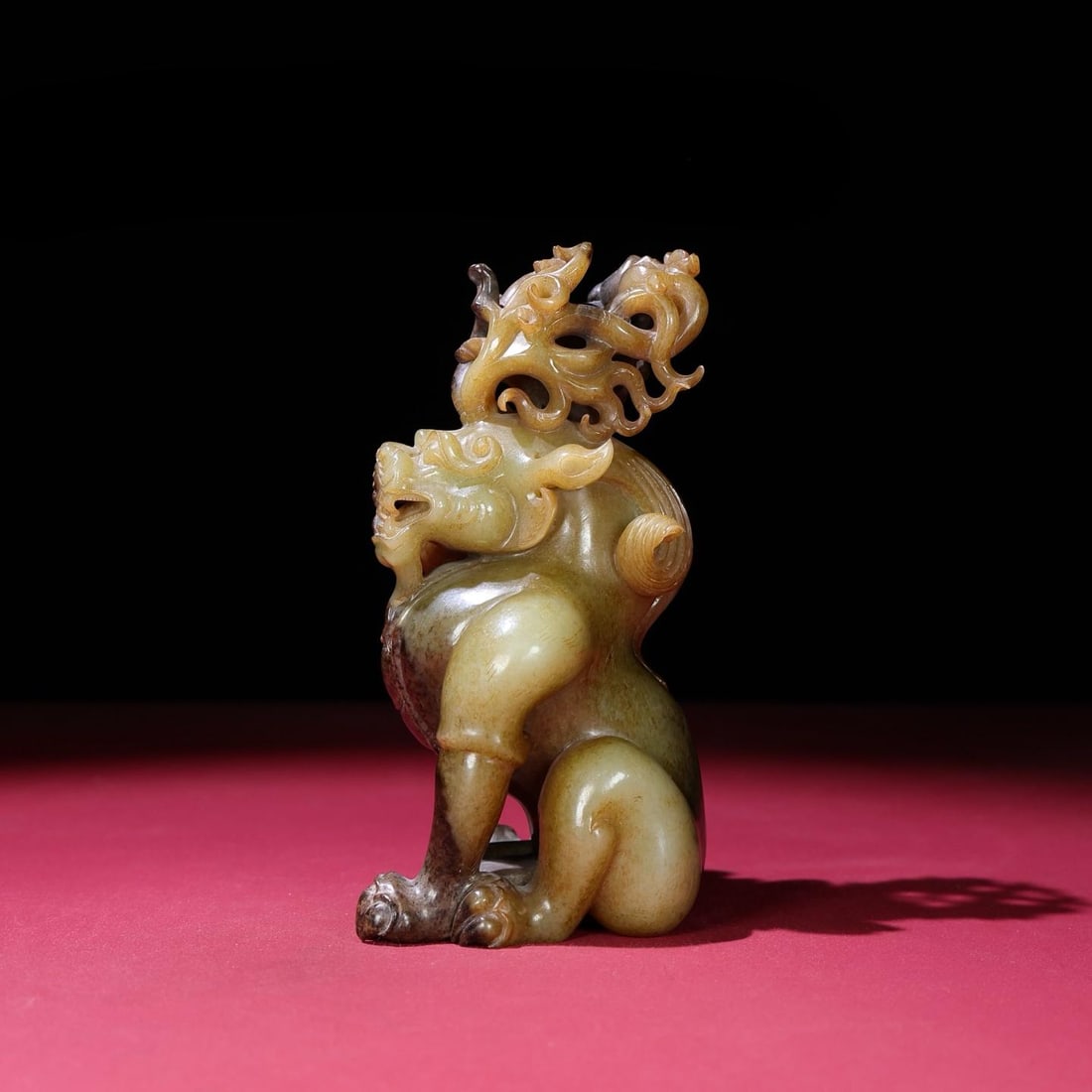 A beautiful Hetian Yushengkeng tomb beast ornament in Manqin Town: Exquisite Hetian Yushengkeng Manqin Town Tomb Beast Ornaments Size:160x91x75mm W:1032g (The Dimensions Of All Batches Are Manually Measured.If You Need More Detailed Information,