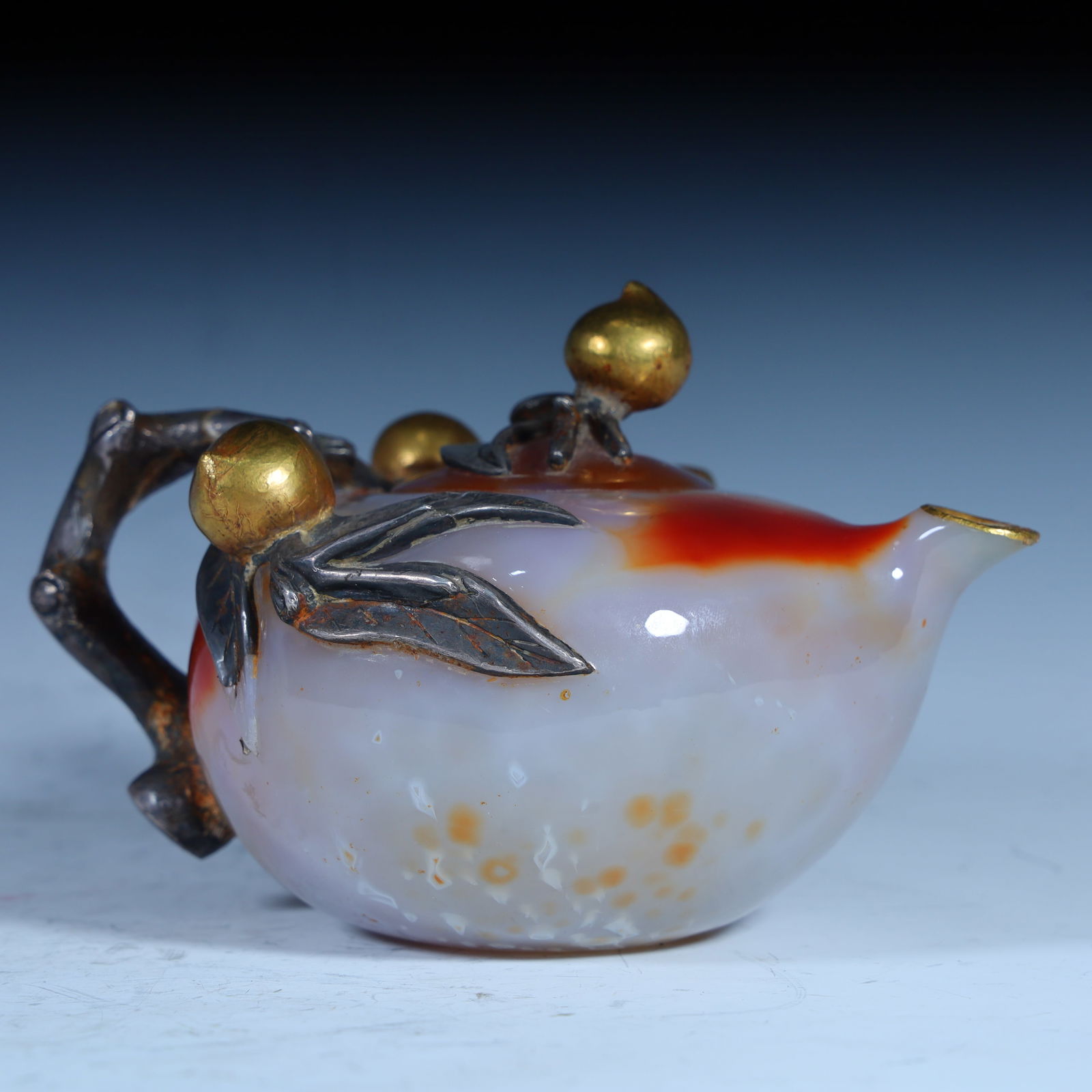 An agate gold and silver pot of the Qing Dynasty: Agate inlaid gold and silver pot in the Qing Dynasty SIZE: H:10cm L: 15cm W:11.5cm W:540g (The Dimensions Of All Batches Are Manually Measured.If You Need More Detailed