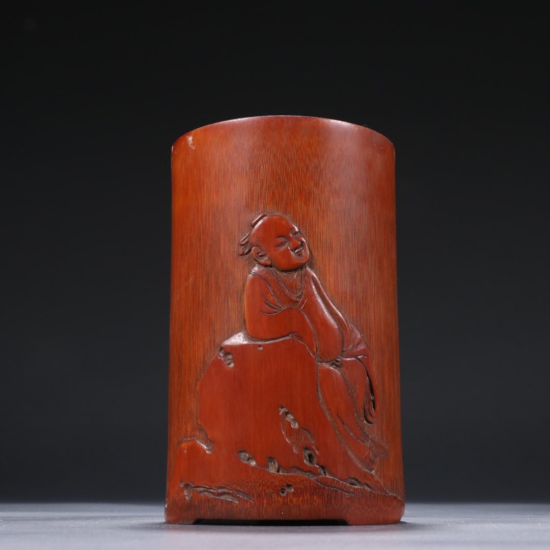 A beautiful bamboo carved figure pen holder: Exquisite bamboo carved character pen holder Size:H:14cm W:8.4cm (The Dimensions Of All Batches Are Manually Measured.If You Need More Detailed Information, Please Contact Our