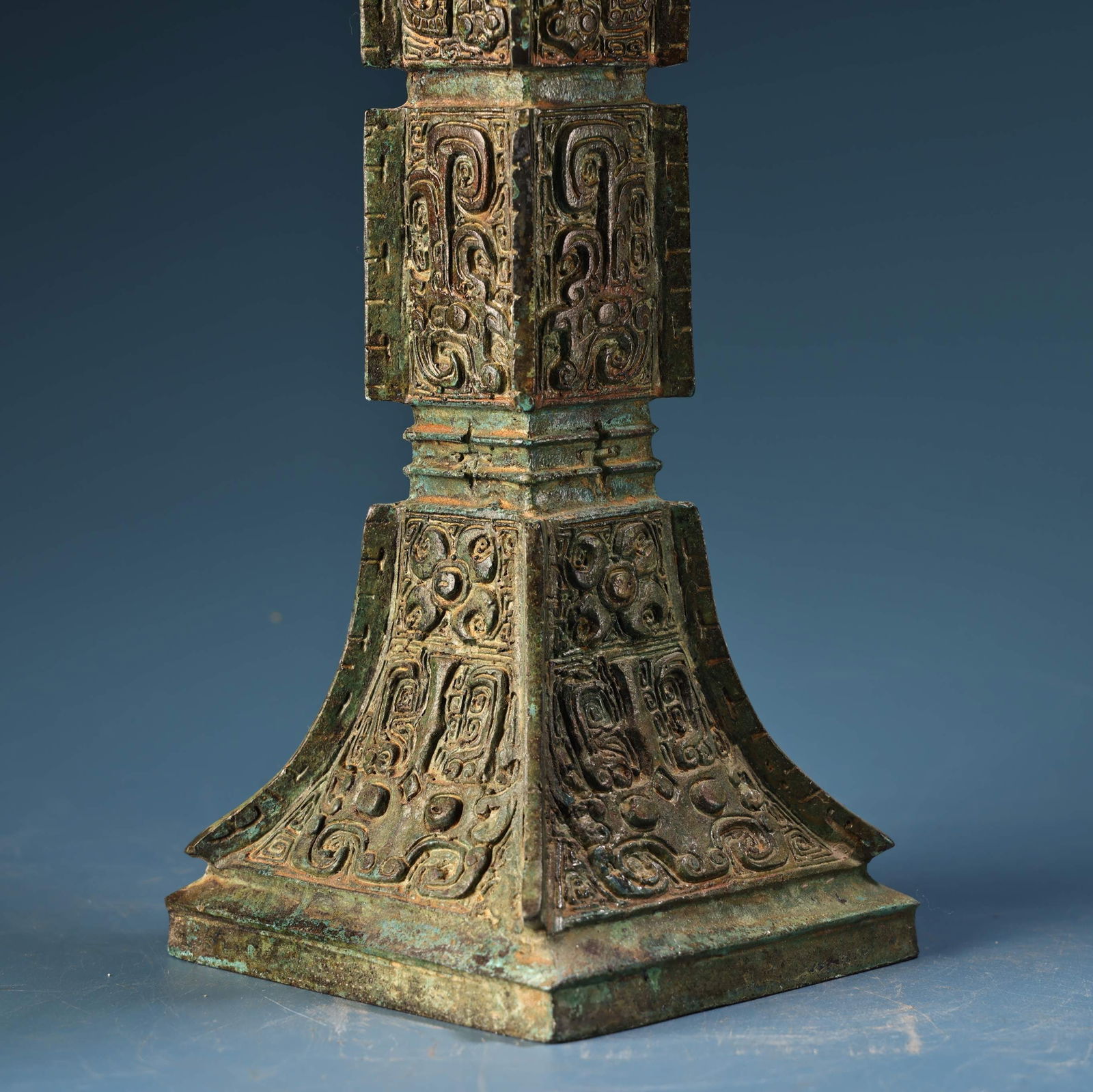 A fine bronze square flower cup - 7