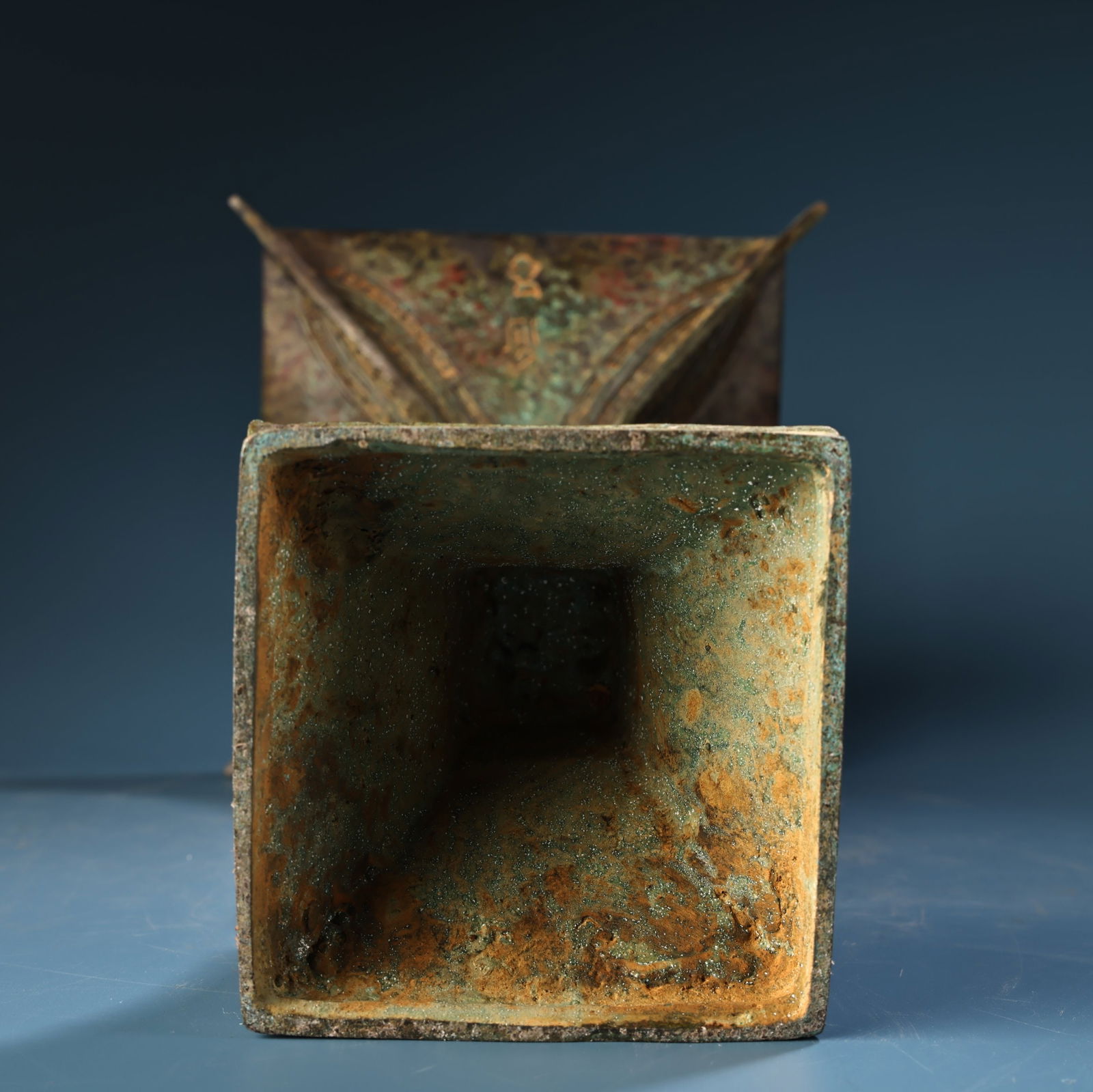 A fine bronze square flower cup - 9