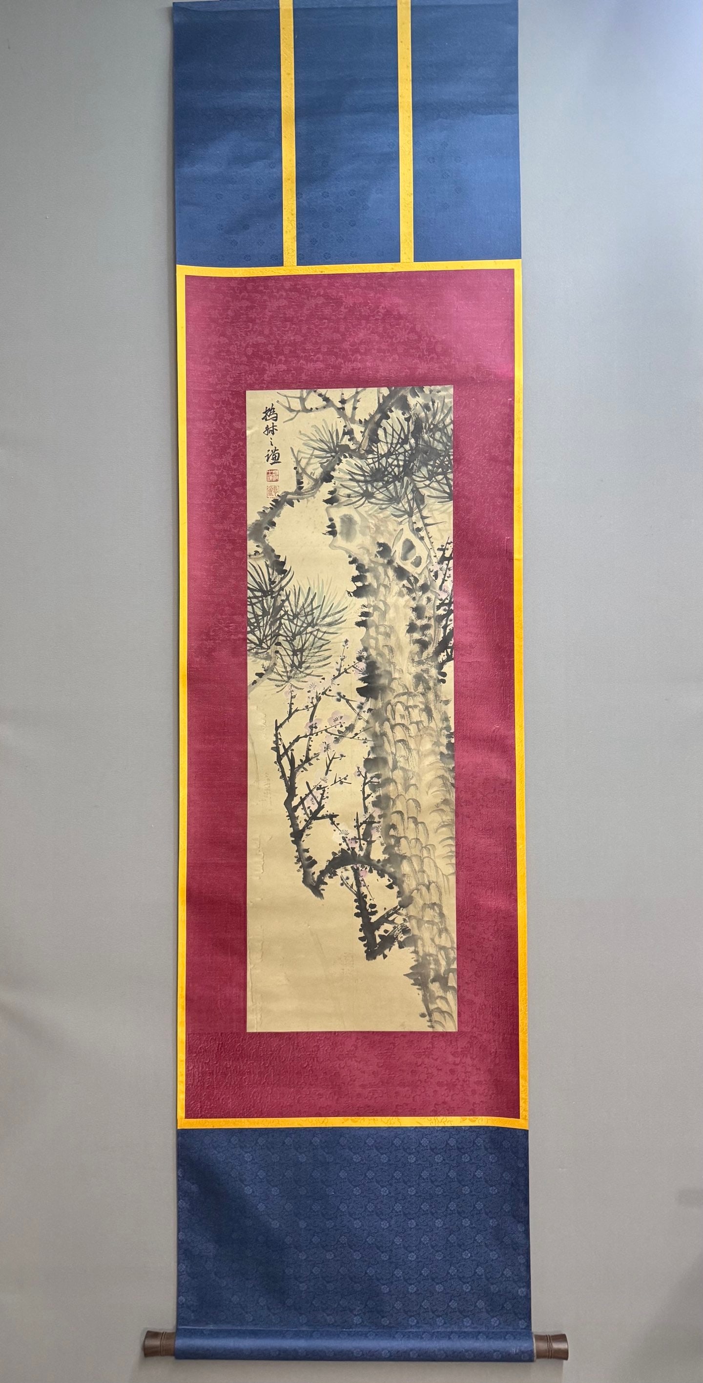 A picture of Zhao Zhiqian's flowers and birds: Zhao Zhiqian's flower and bird picture Size:102x33cm (The Dimensions Of All Batches Are Manually Measured.If You Need More Detailed Information, Please Contact Our Customer Service