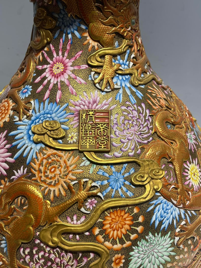 A fine enamel high-relief Kowloon patterned vase - 8