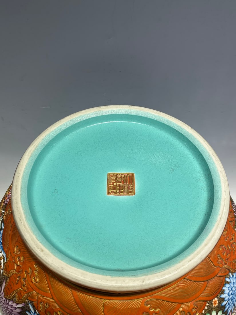 A fine enamel high-relief Kowloon patterned vase - 9