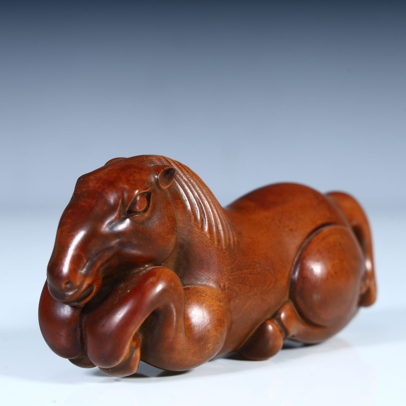 A fine boxwood carving reclining horse ornament of the Qing Dynasty: Qing Dynasty fine boxwood carving reclining horse ornament Size: H:5.5cm L: 12cm W:4cm W:102.8g (The Dimensions Of All Batches Are Manually Measured.If You Need More Detailed