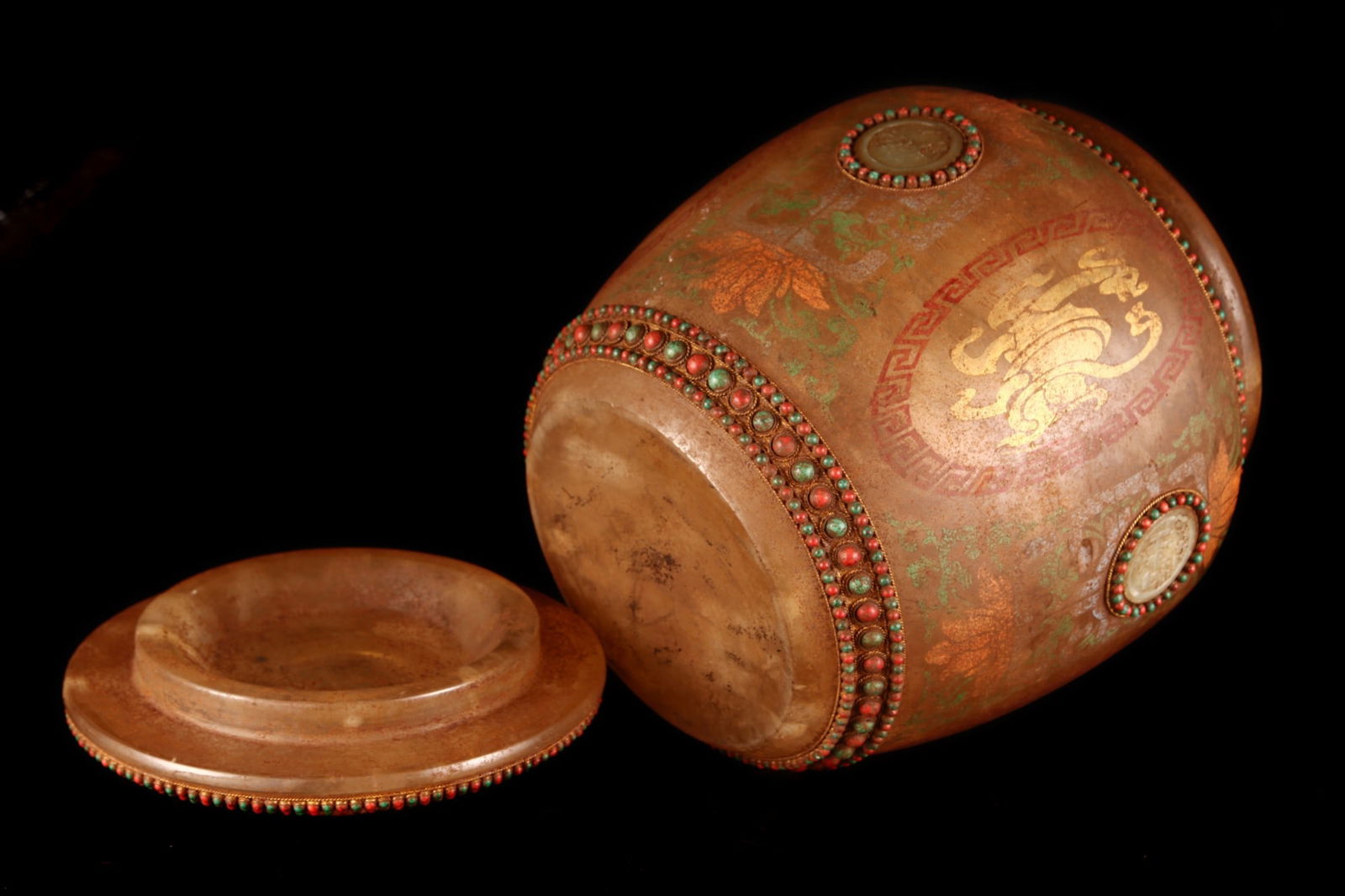 A fine crystal jar - 8