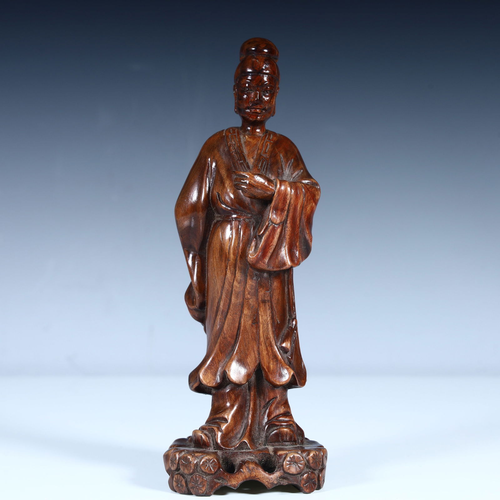 A fine Huanghuali wood carved figure ornament of the Qing Dynasty: Qing Dynasty fine yellow pear wood carving figure ornaments Size: H:17cm L: 6cm W:5cm W:136g (The Dimensions Of All Batches Are Manually Measured.If You Need More Detailed