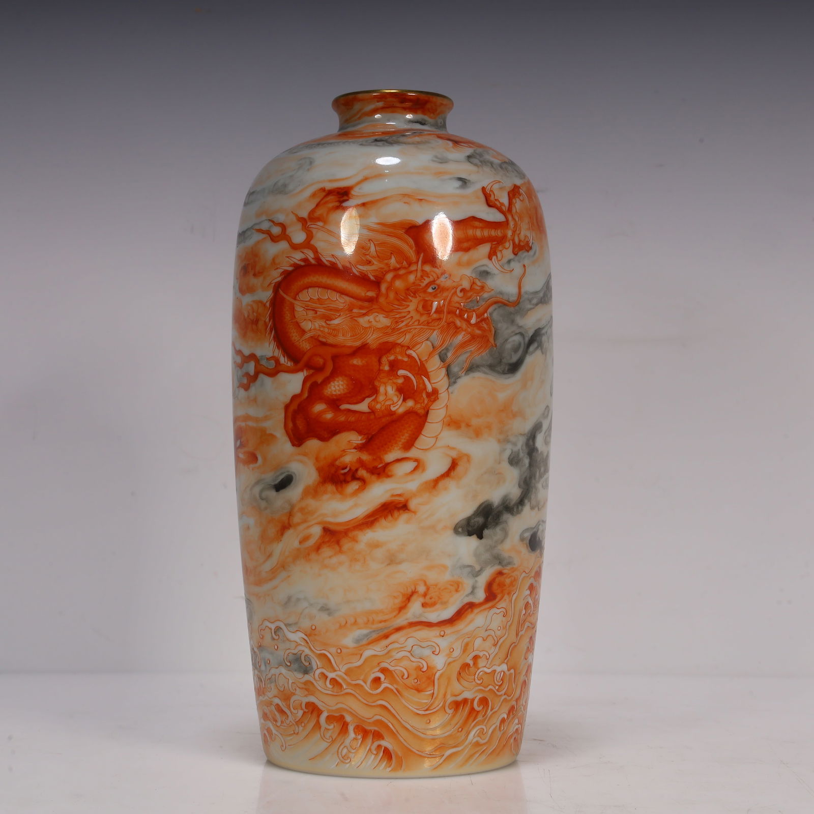A Qing Dynasty sail red ink colorful cloud dragon wave pattern vase: The Qing Dynasty's sail red ink colorful cloud dragon wave pattern appreciation bottle SIZE:L: :9cm W::9cmH::20cm W::520g (The Dimensions Of All Batches Are Manually Measured.If