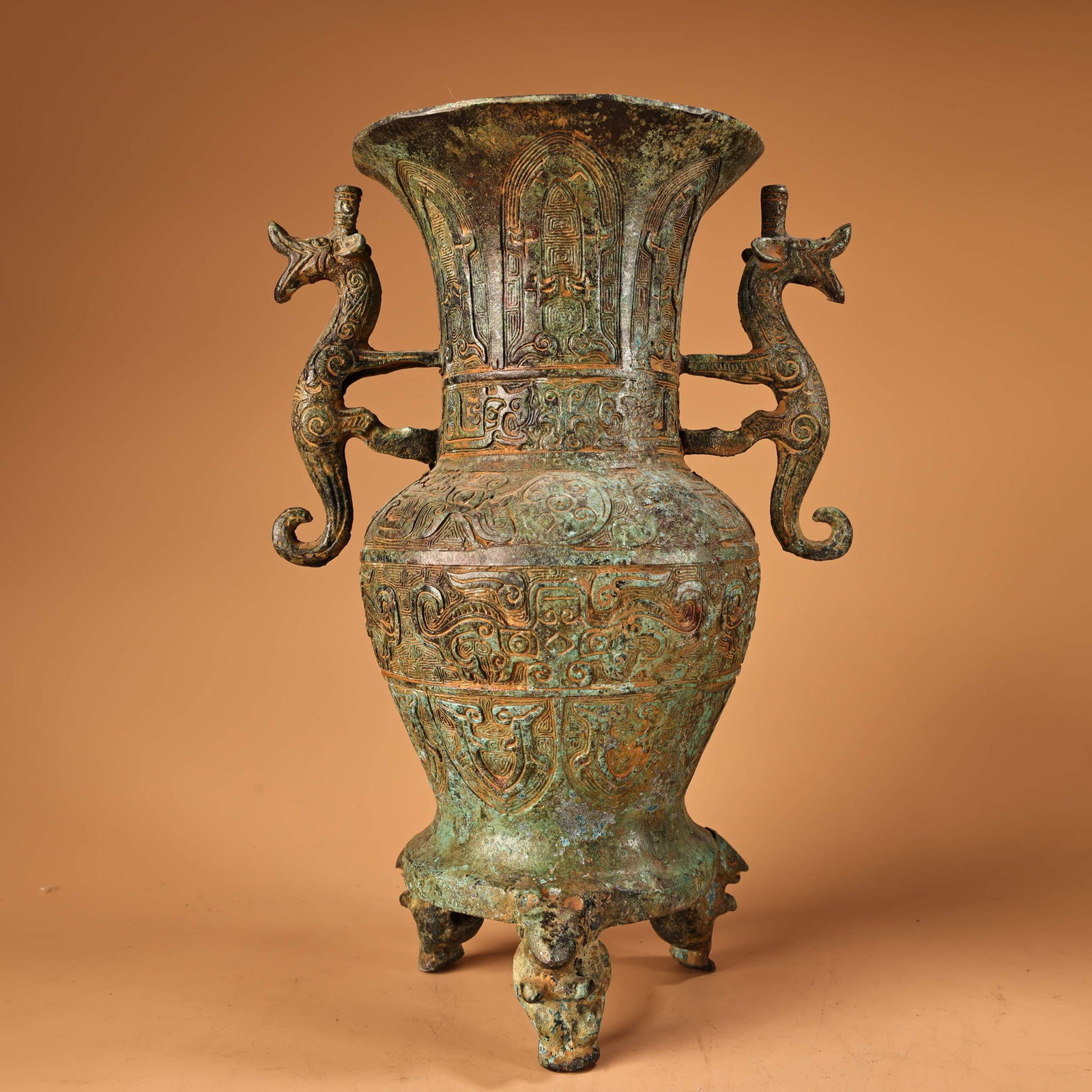 A beautiful bronze tiger vase: Exquisite bronze tiger vase Size:W:1800g H:25.5cm W:17cm (The Dimensions Of All Batches Are Manually Measured.If You Need More Detailed Information, Please Contact Our Customer