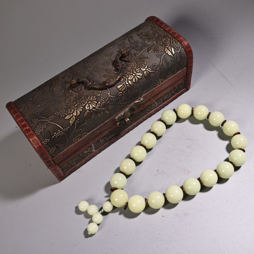 A beautiful night pearl eighteen hand-held Buddha beads: Exquisite night pearls Eighteen holding Buddha beads Size:D:2cm W:200g (The Dimensions Of All Batches Are Manually Measured.If You Need More Detailed Information, Please Contact