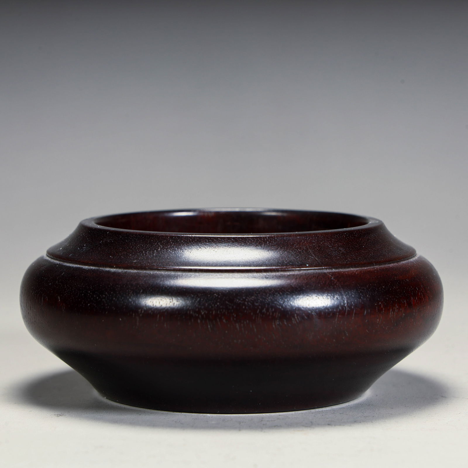 A rosewood water bowl from the Qing Dynasty (1 of 8)