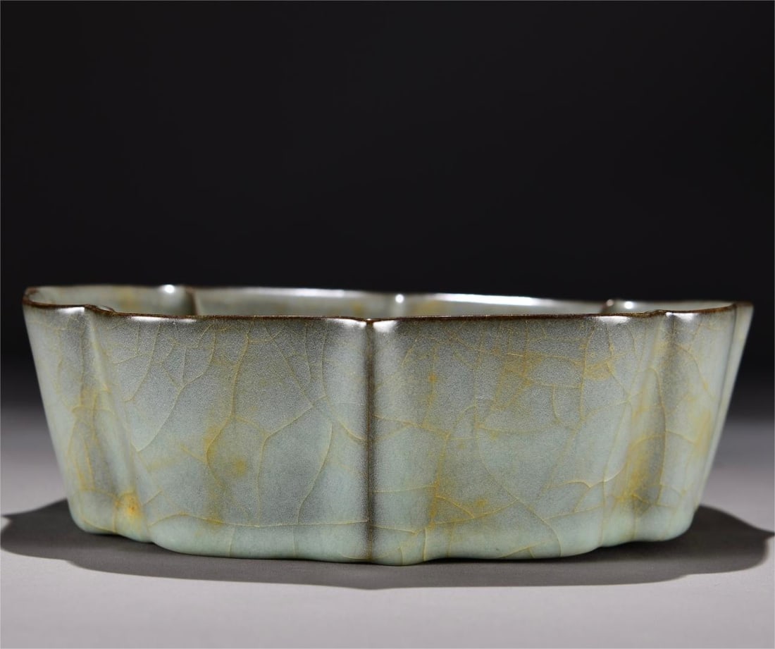 A sunflower mouth wash of the official kiln of the Song Dynasty: Kuikou washing of the official kiln of the Song Dynasty Size:H:6cm W:20cm (The Dimensions Of All Batches Are Manually Measured.If You Need More Detailed Information, Please Contact