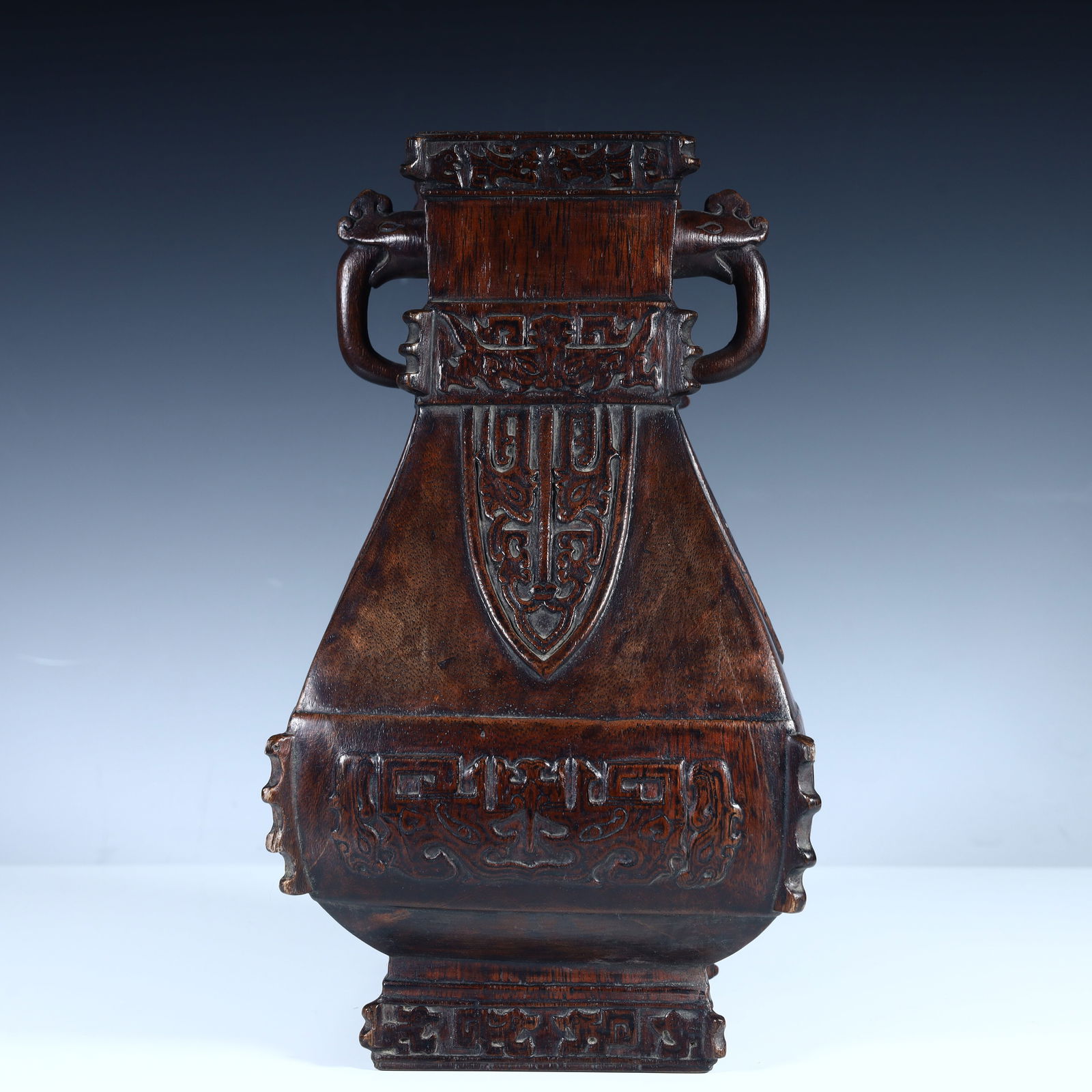 A fine agarwood animal ear vase of the Qing Dynasty: Qing Dynasty fine agarwood animal ear vase Size: H:17cm L: 15.5cm W:15.5cm W:857g (The Dimensions Of All Batches Are Manually Measured.If You Need More Detailed Information, Please