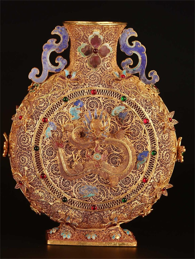 A filigree gilt dragon flat vase from the Qing Dynasty (1 of 9)